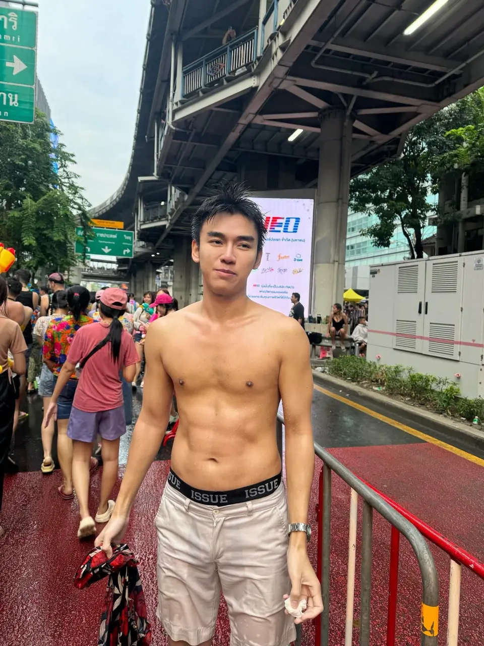 ถอดโชว์เรือนกายชายหนุ่ม 67