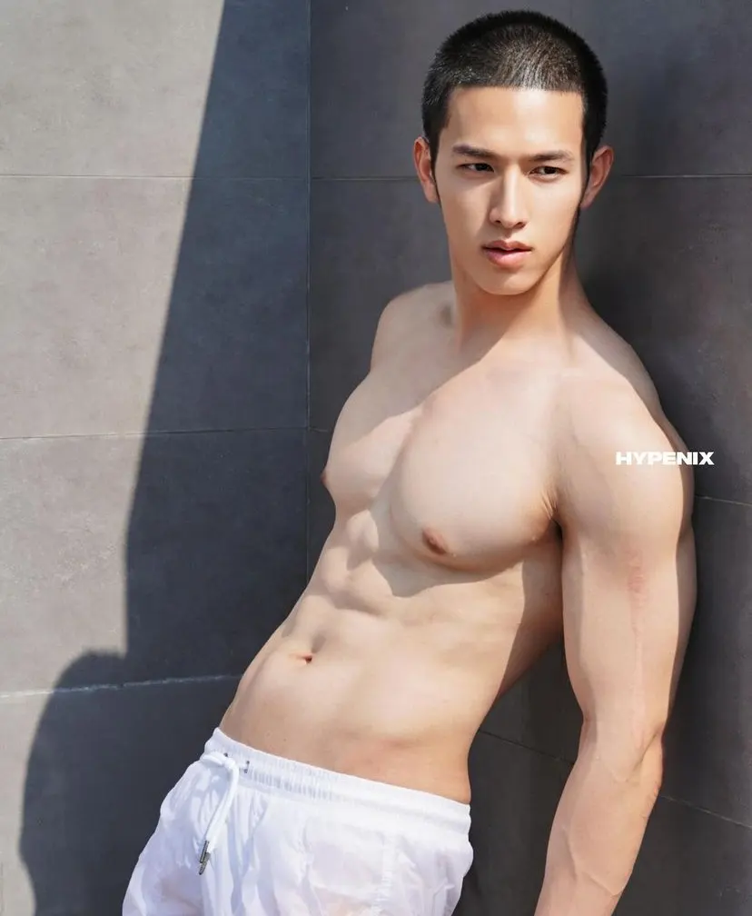 ถอดโชว์เรือนกายชายหนุ่ม 67
