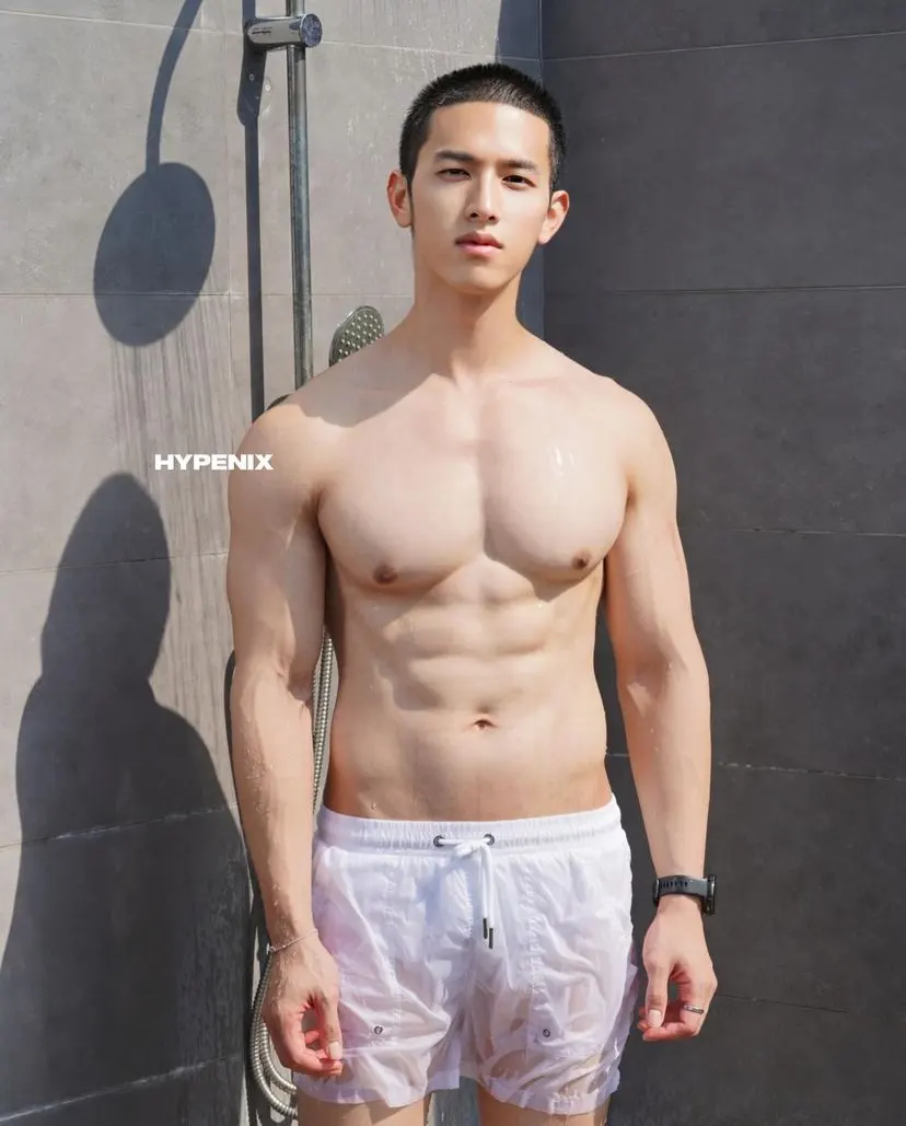 ถอดโชว์เรือนกายชายหนุ่ม 67