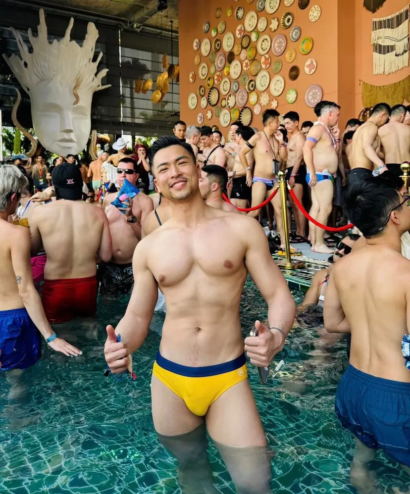 ถอดโชว์เรือนกายชายหนุ่ม 67