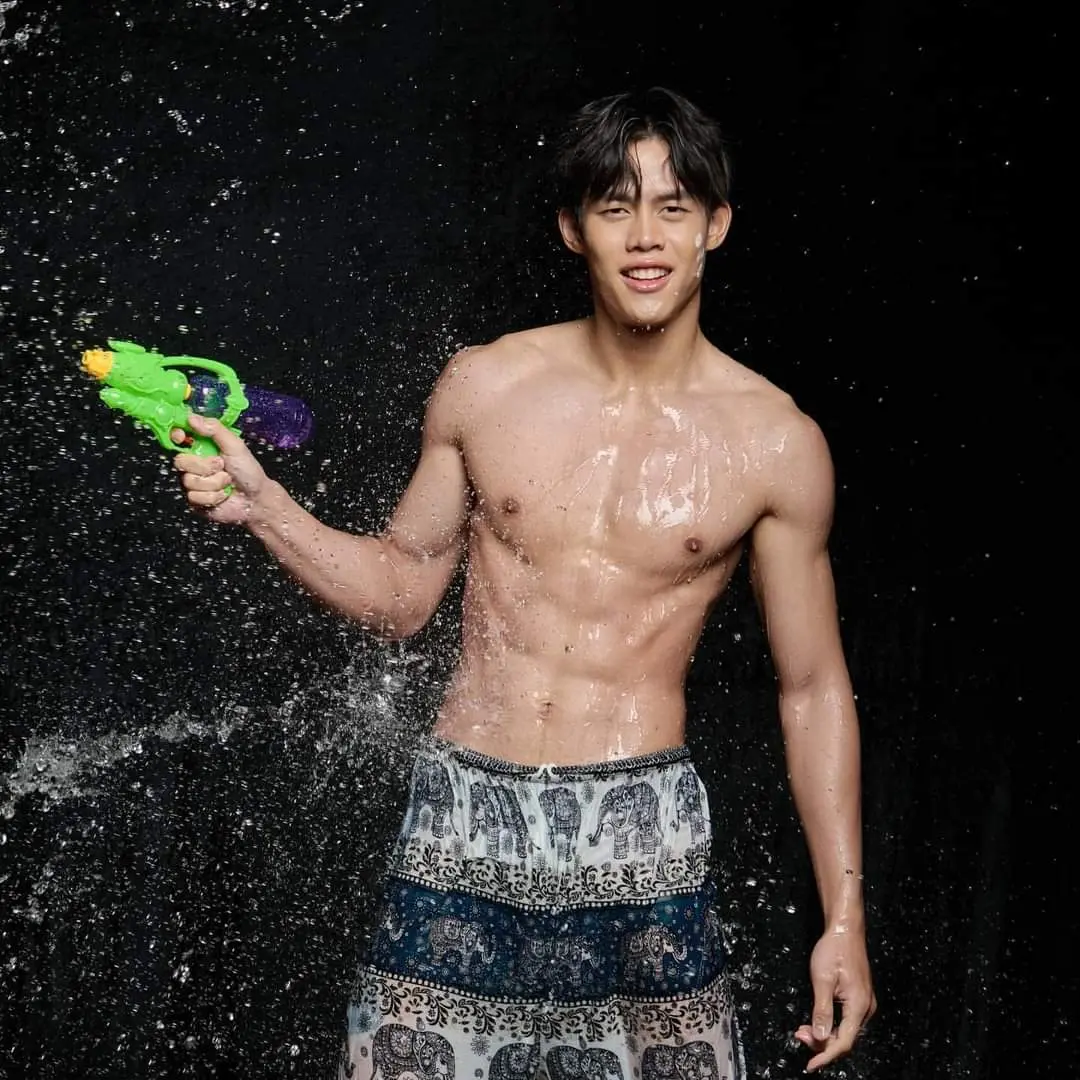 สงกรานต์​ครื้นเครง​