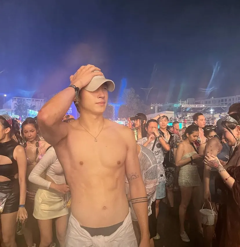 ชายฉ่ำชายไหล
