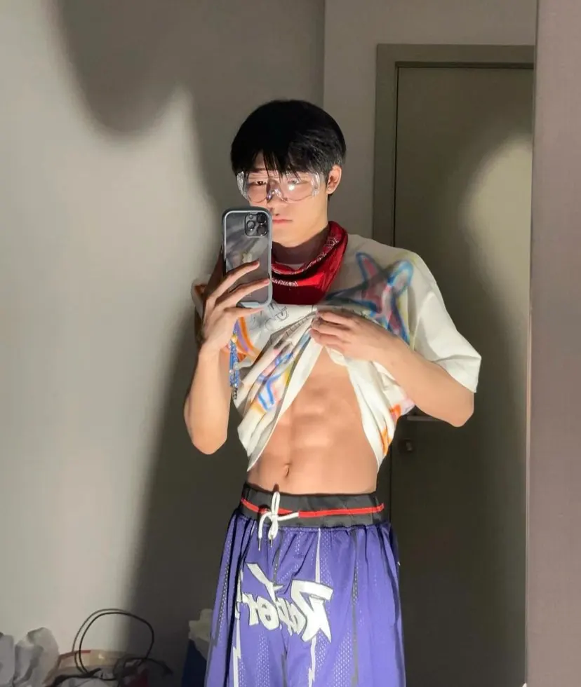 ชายฉ่ำชายไหล