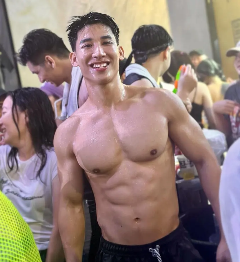 ชายฉ่ำชายไหล