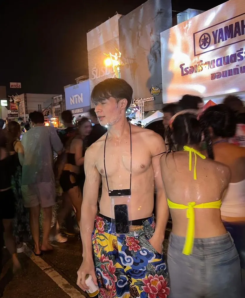 ชายฉ่ำชายไหล