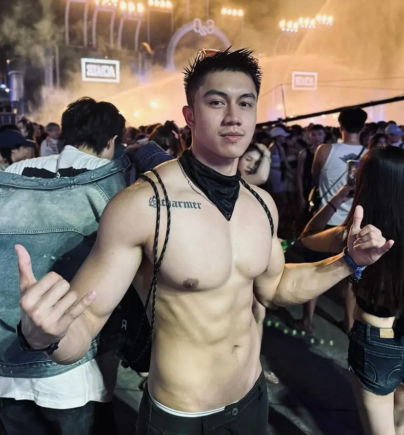 ชายฉ่ำชายไหล