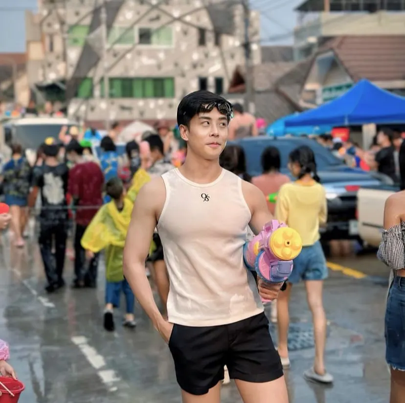 ชายฉ่ำชายไหล