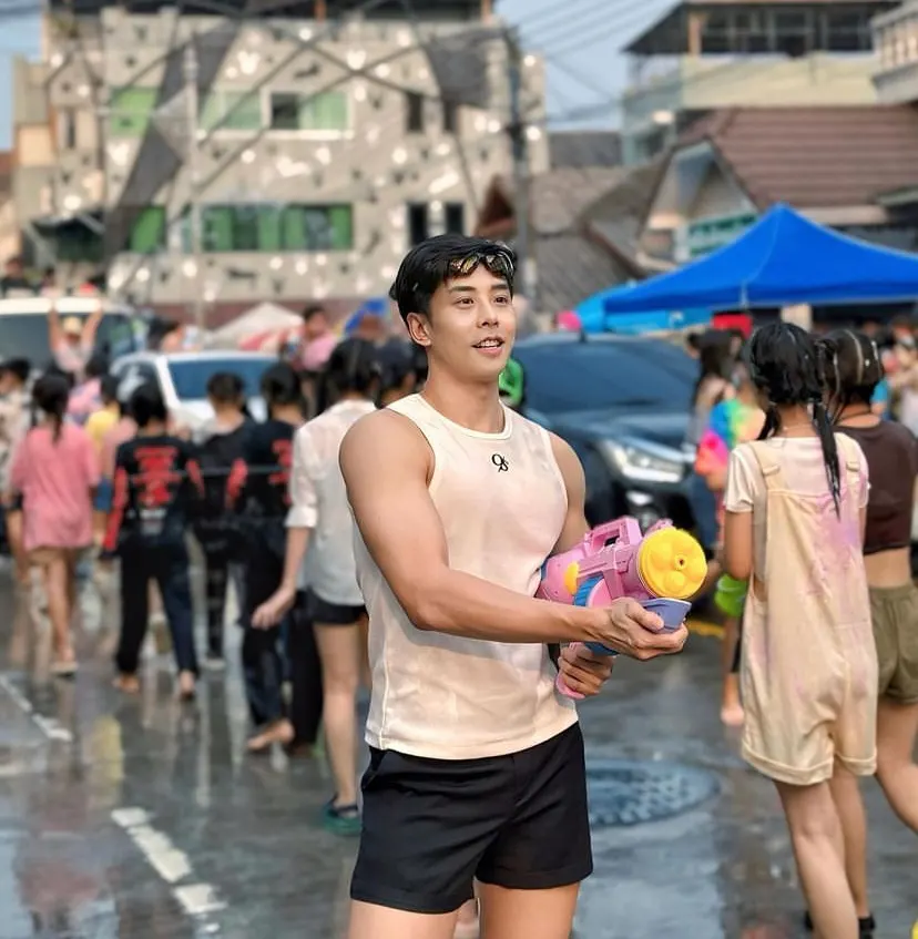ชายฉ่ำชายไหล