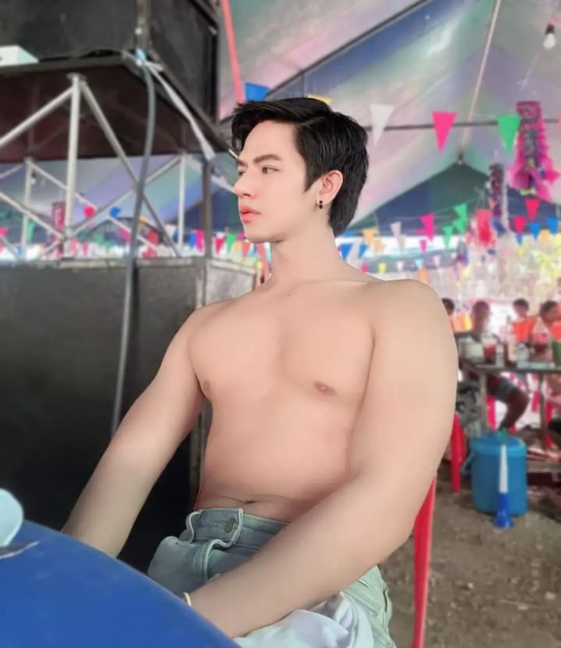 พระเอกหมอลำ อีสานรำซิ่ง ถอดโชว์.
