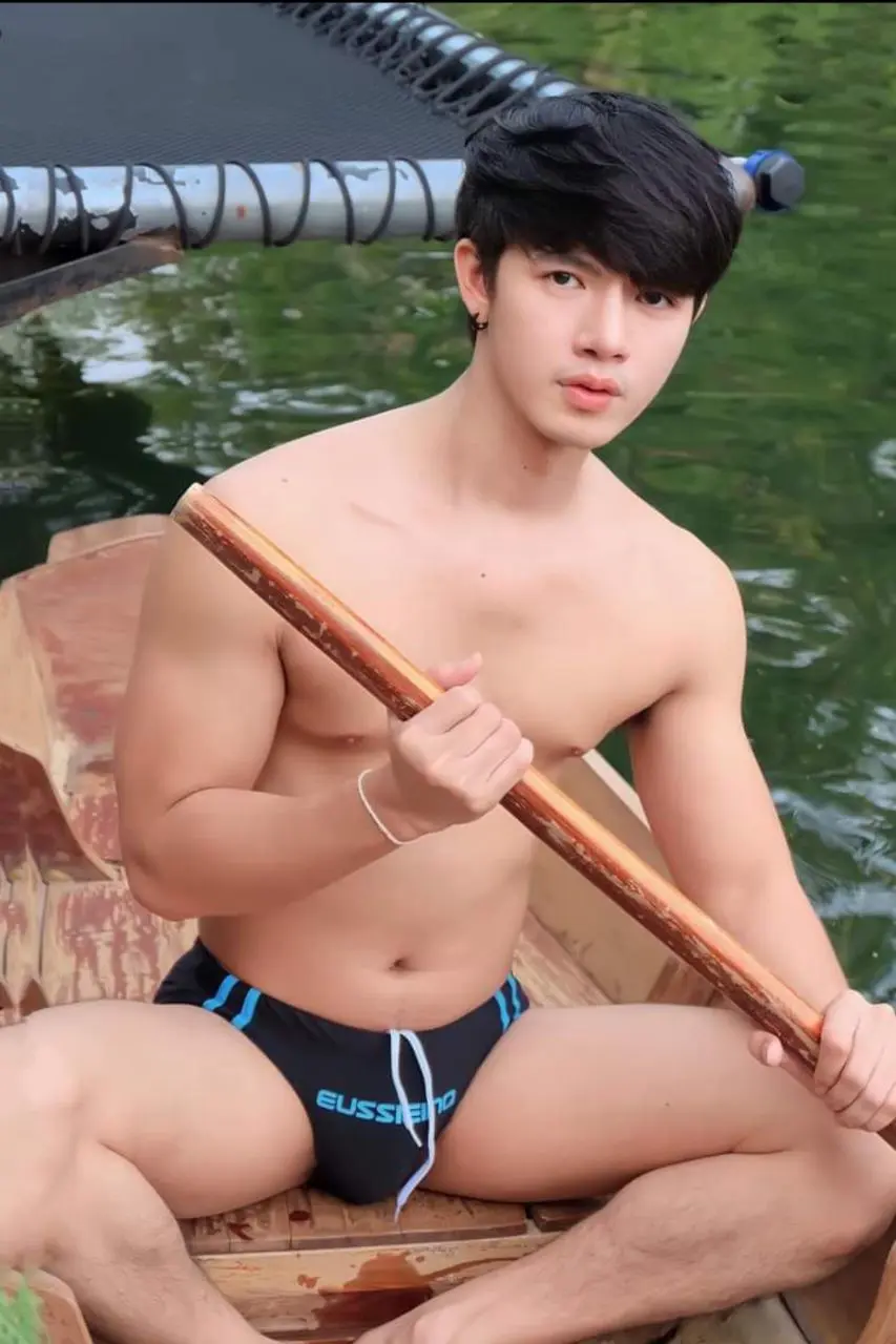 พายเรือเล่นกันไหม.พระเอกหมอลำ.FB/ Umnai boonaon