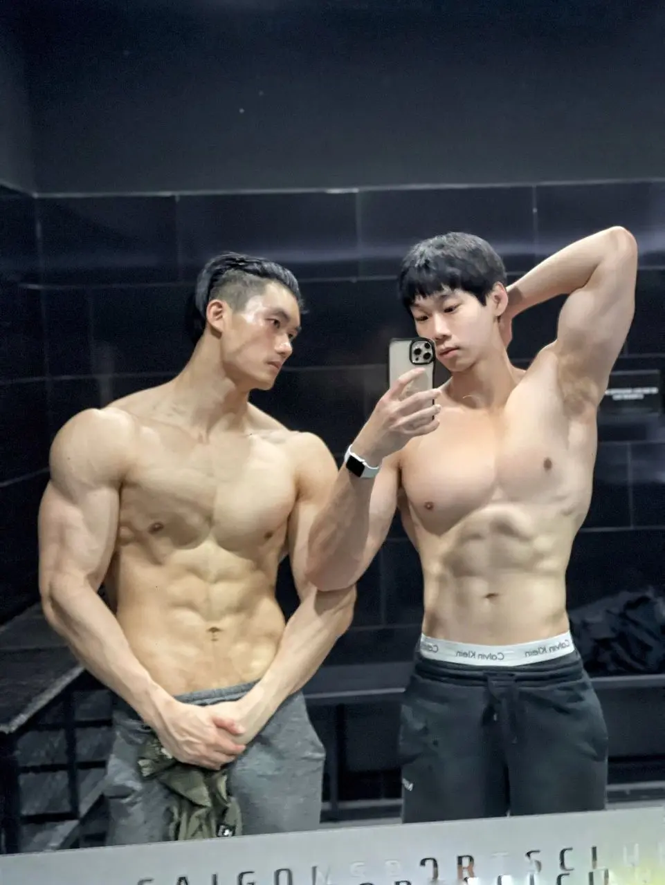 ขาวหล่อล่ำ เกาหลี.