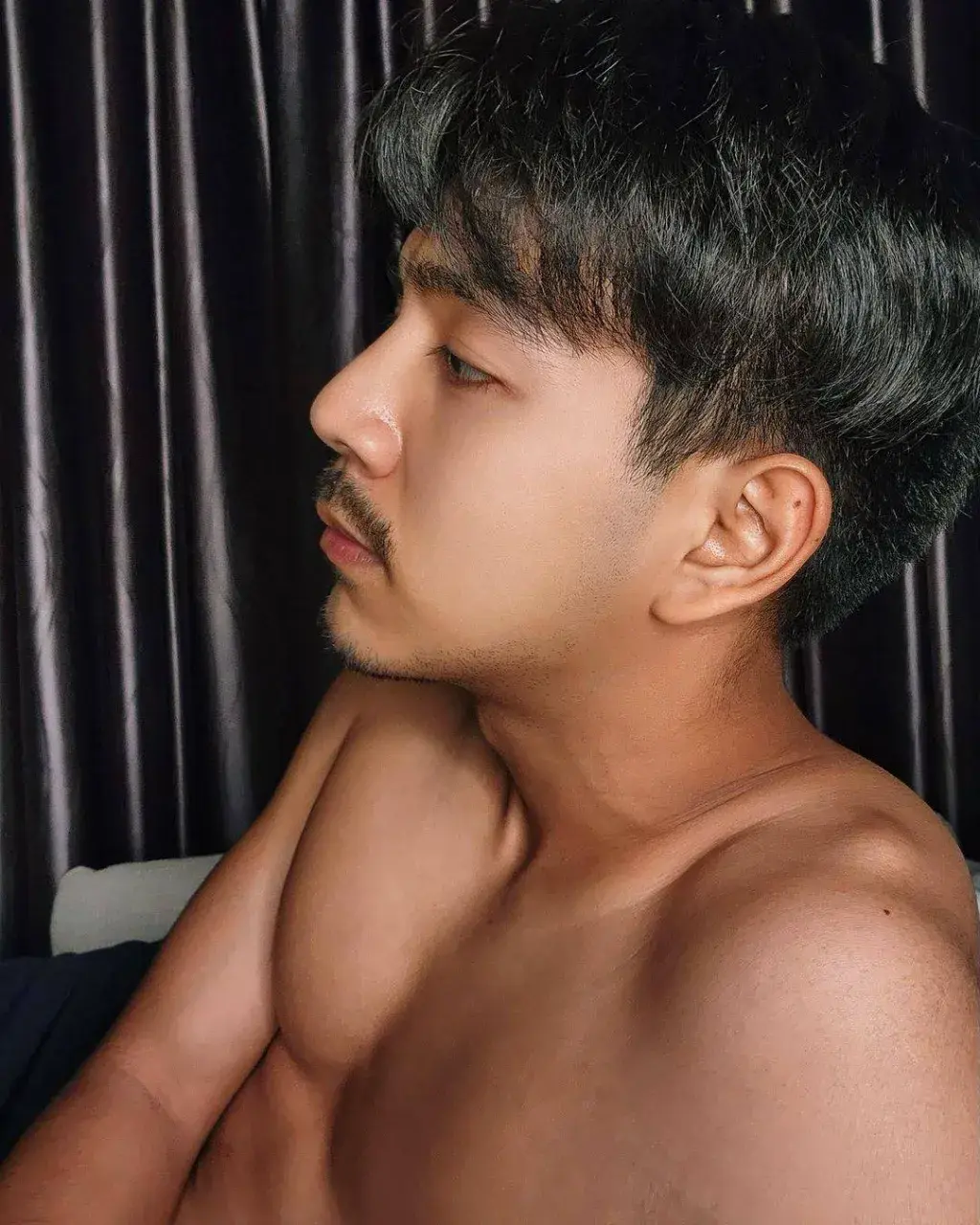 เสวหนวดผัว