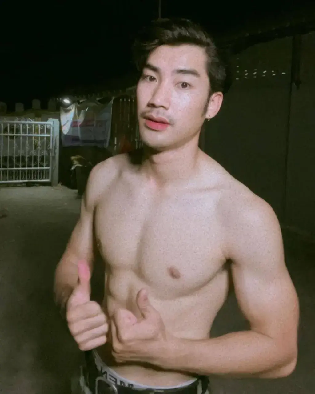 เสวหนวดผัว