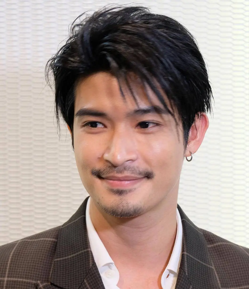 พระเอกมาดเข้ม