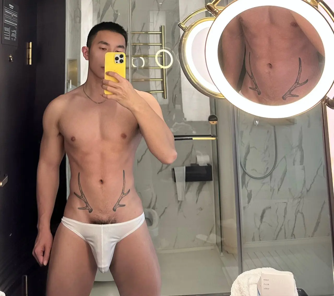 สีชมพูดูมันสดใส น่าสดใส..มันๆ