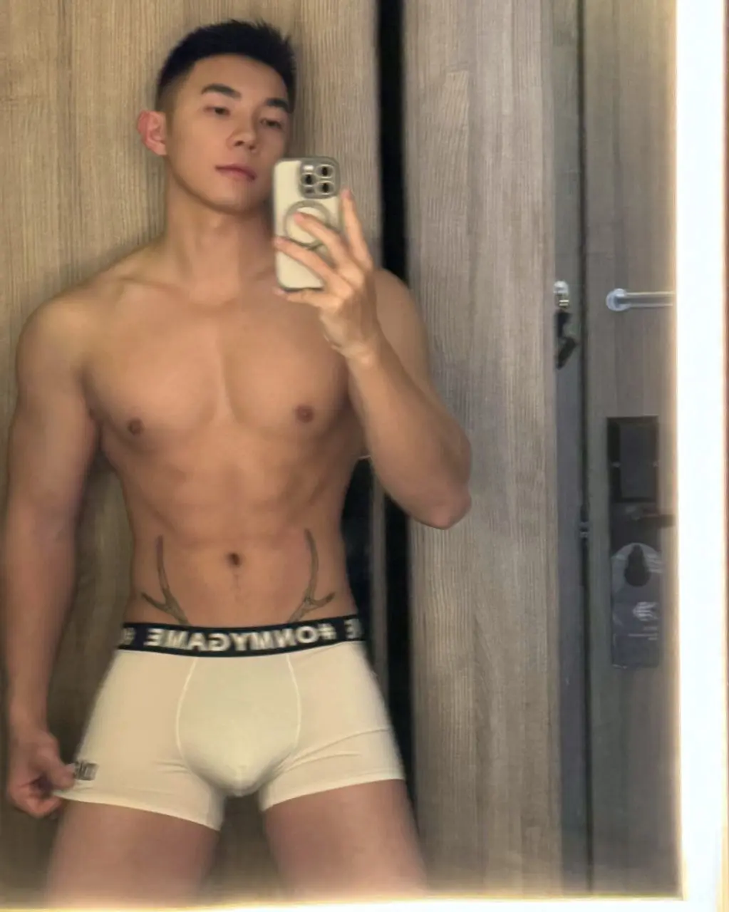 สีชมพูดูมันสดใส น่าสดใส..มันๆ