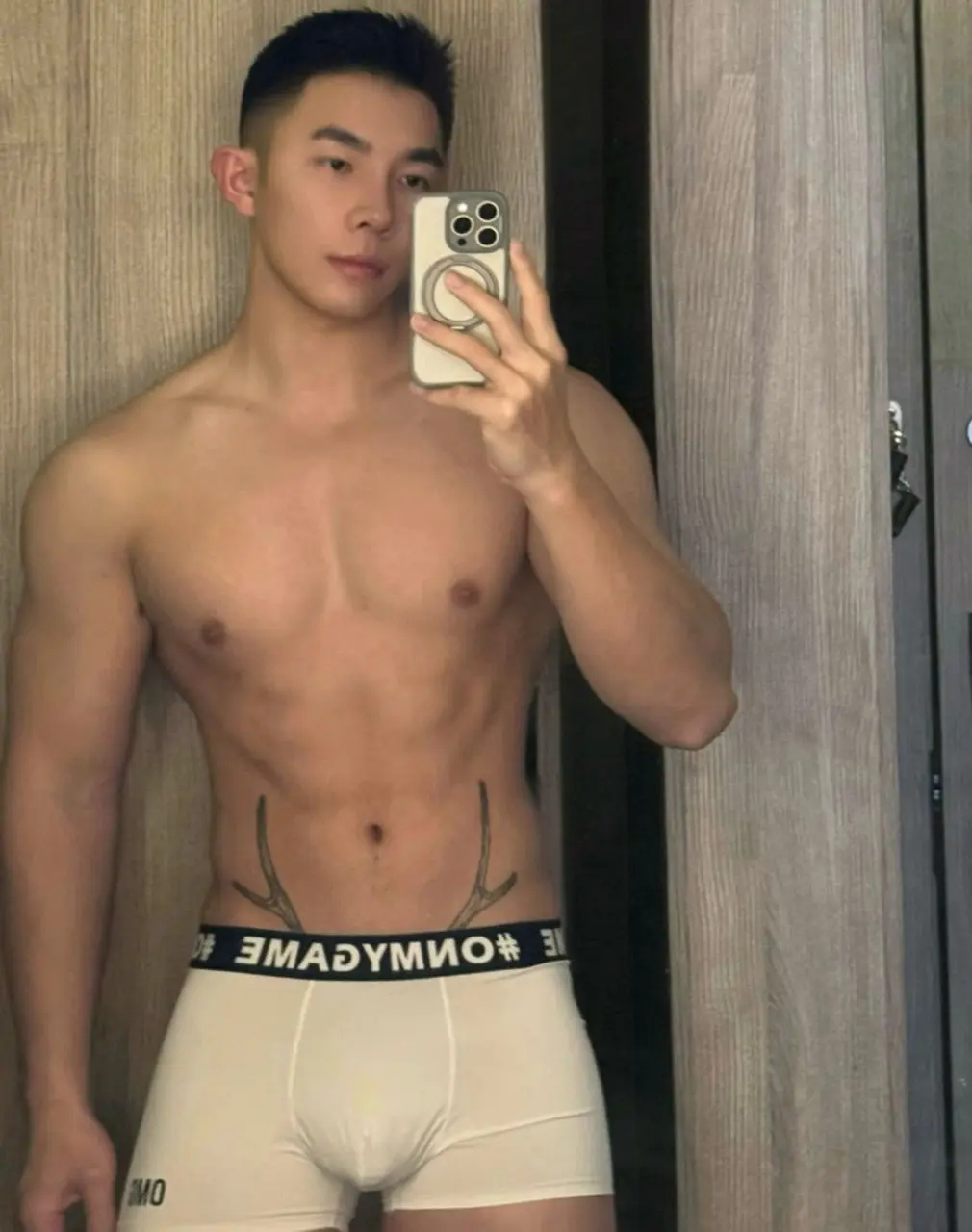 สีชมพูดูมันสดใส น่าสดใส..มันๆ