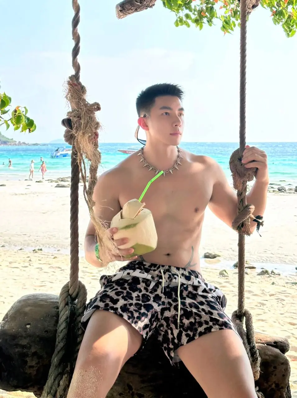 สีชมพูดูมันสดใส น่าสดใส..มันๆ