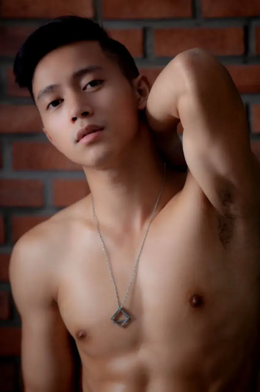 หนุ่มหล่อขึ้นปก 1192.1