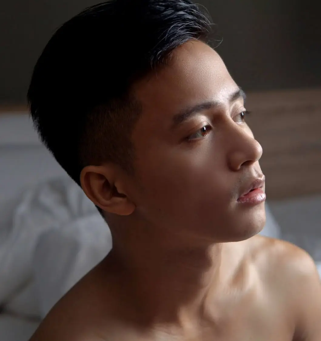 หนุ่มหล่อขึ้นปก 1192.1