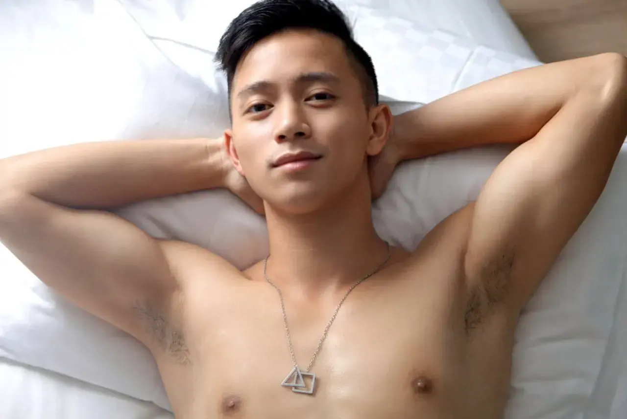 หนุ่มหล่อขึ้นปก 1192.1