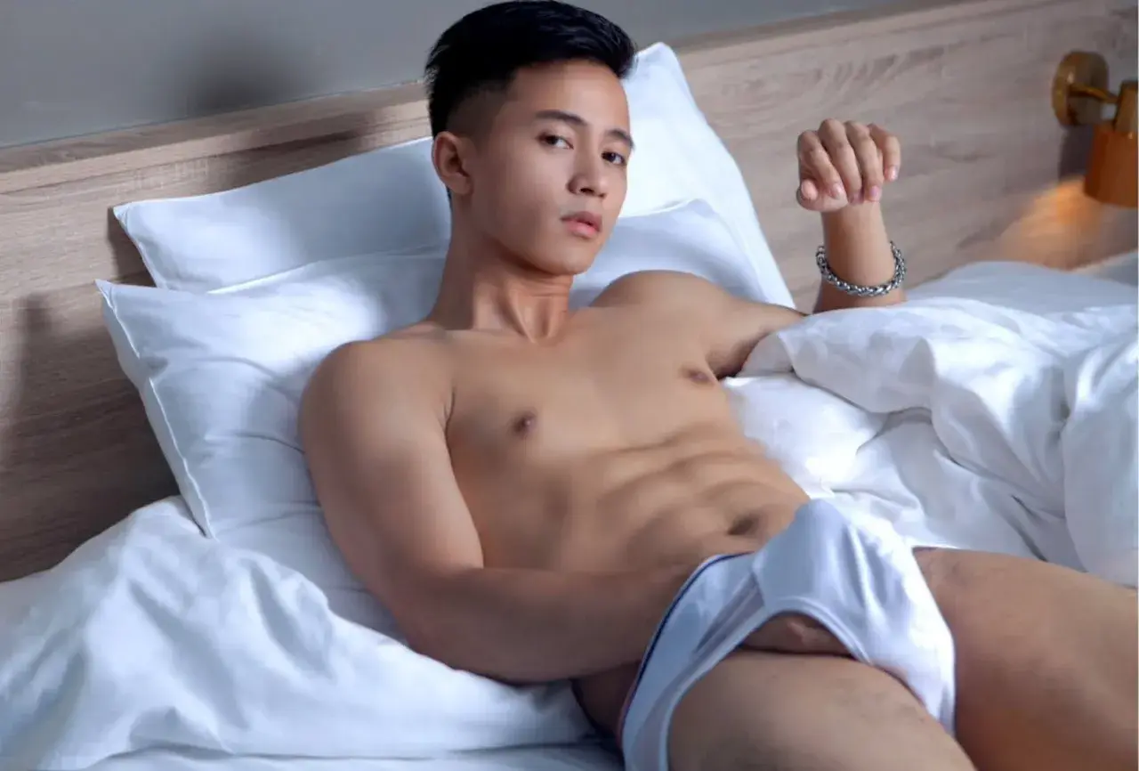 หนุ่มหล่อขึ้นปก 1192.1