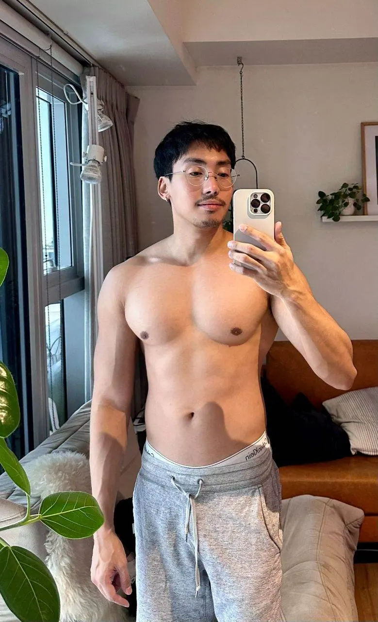 หนุ่มหล่อขึ้นปก 1194