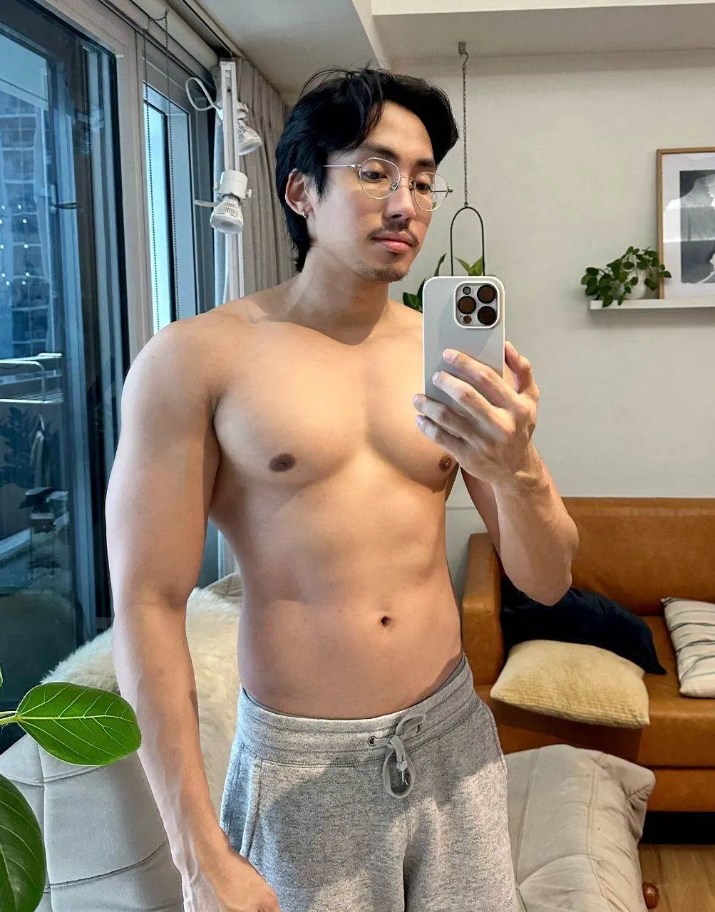 หนุ่มหล่อขึ้นปก 1194