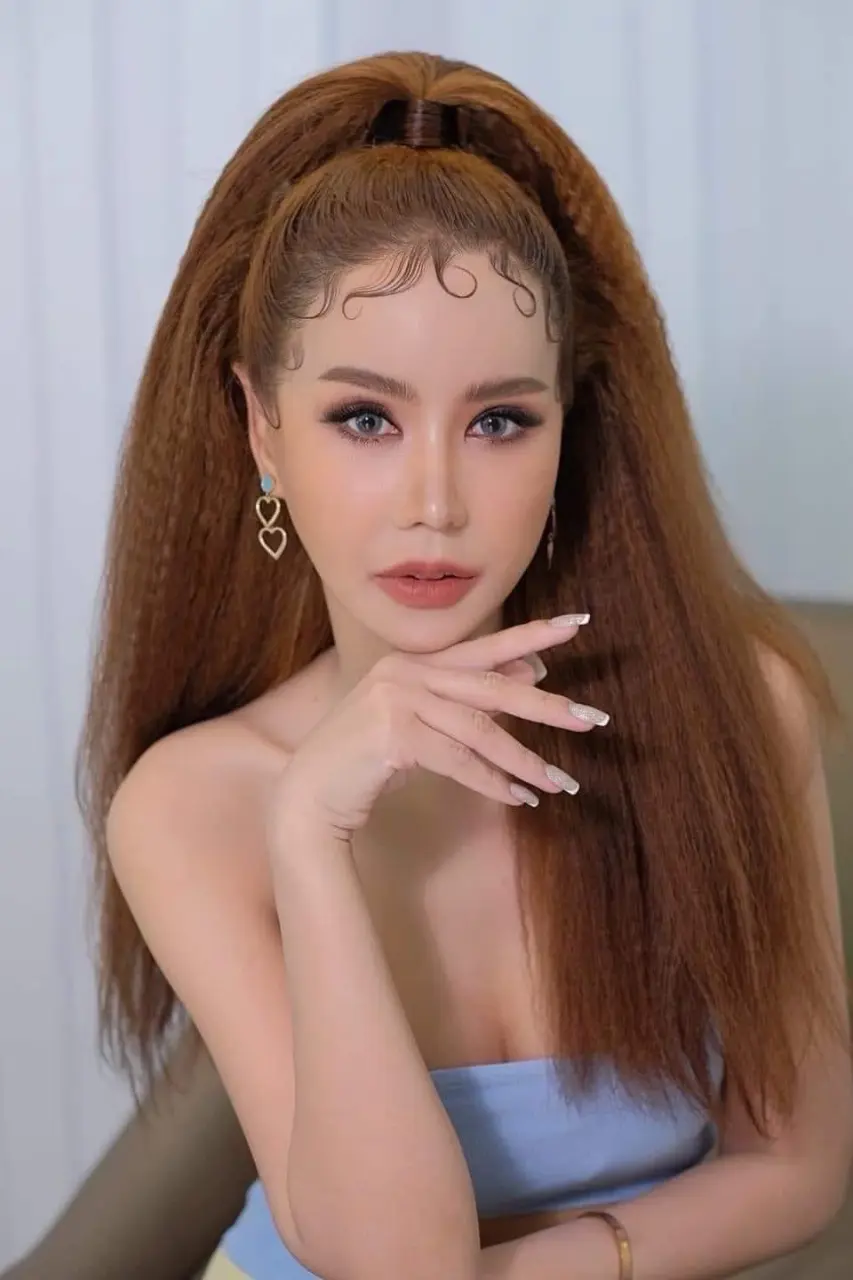 Miss Trans ประจวบคีรีขันธ์ มาร์กี้ คณิรินทร์ ภูมิภักดิ์ ชื่อเล่น มาร์กี้ น้ำหนัก 56 สูง 172 33/26/34 Fb:มาร์กี้ คณินทร์ ภูมิภักดิ์ Pages :BEAUTYGURU มาร์กี้บิวตี้กูรู Tiktok:markybeautygur