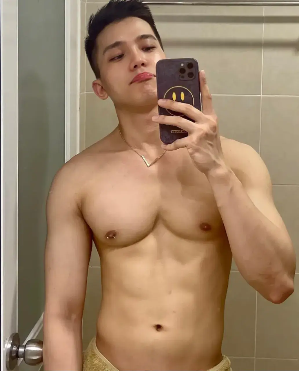 พอโสด​ แล้วเมา​  เเอากับใคร ก้อไม่ผิด​ IG.ken.pham.1901