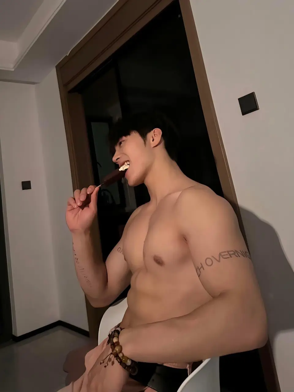 หล่อจั๊วะแสบตา>< 1