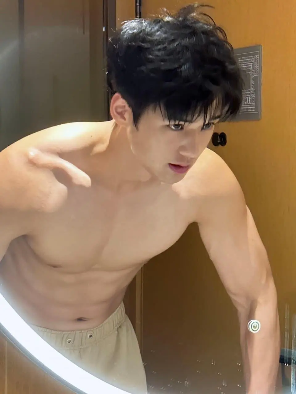 หล่อจั๊วะแสบตา>< 1