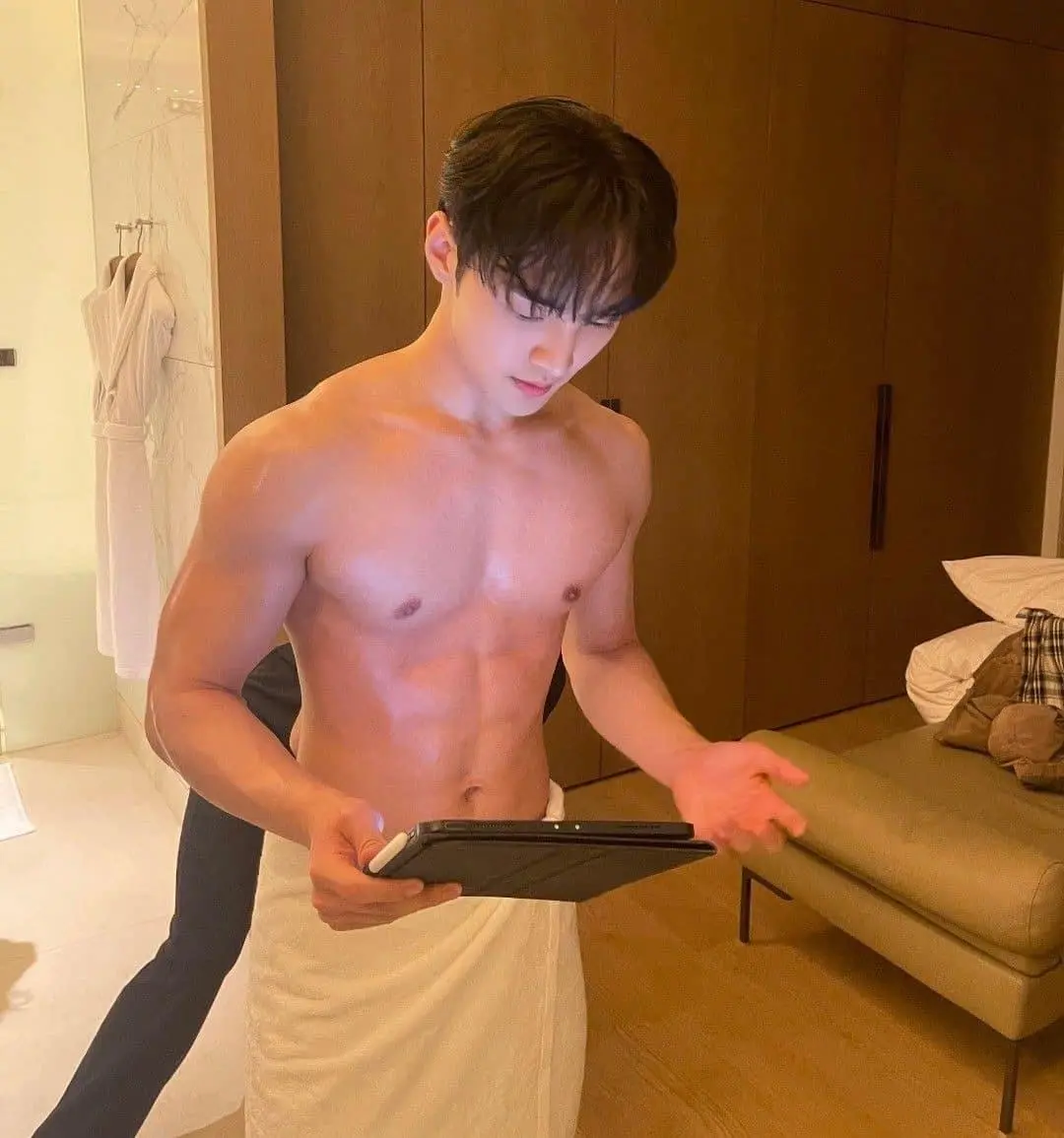 หล่อจั๊วะแสบตา>< 1
