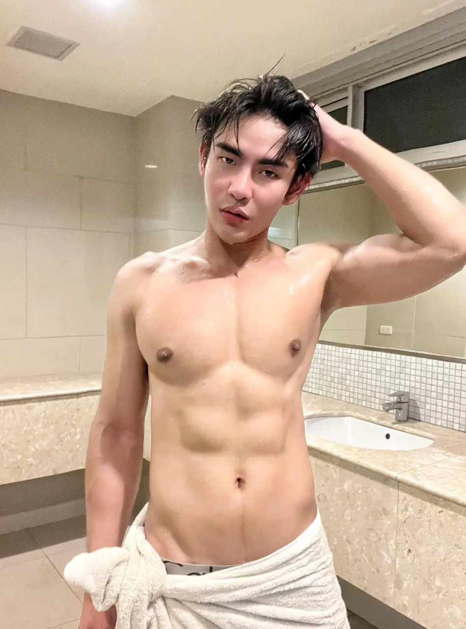 ผู้ชาย นมสวย {30}