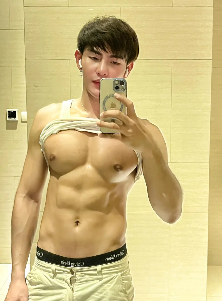 ผู้ชาย นมสวย {30}