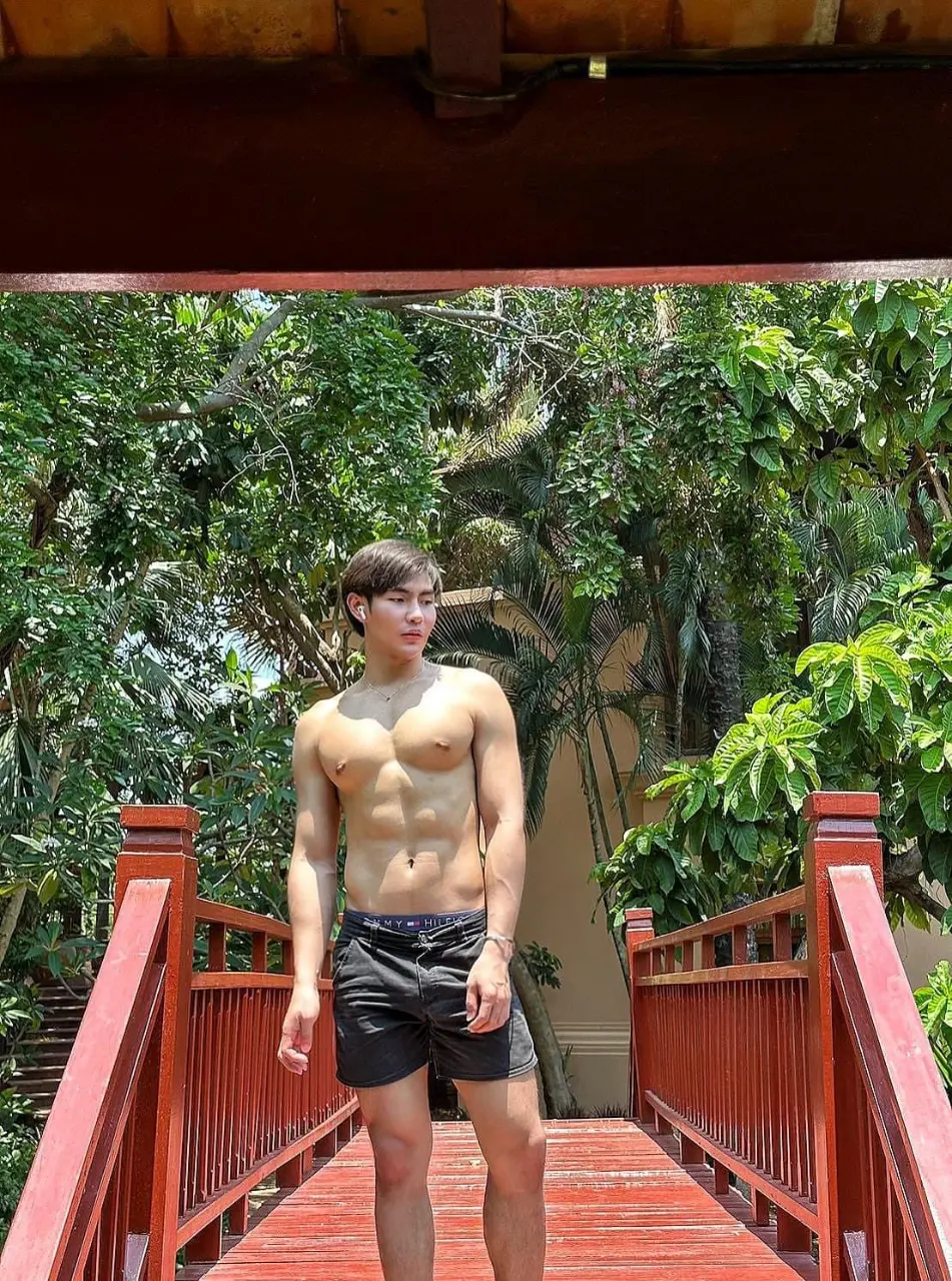 ผู้ชาย นมสวย {30}