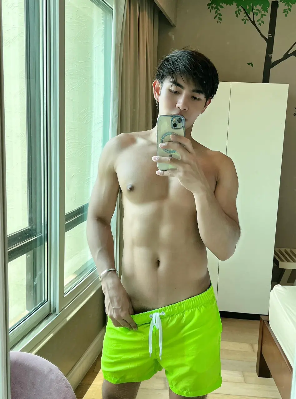 ผู้ชาย นมสวย {30}