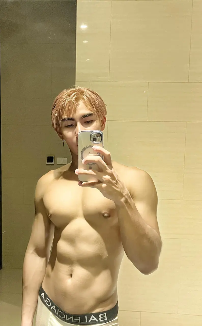 ผู้ชาย นมสวย {30}