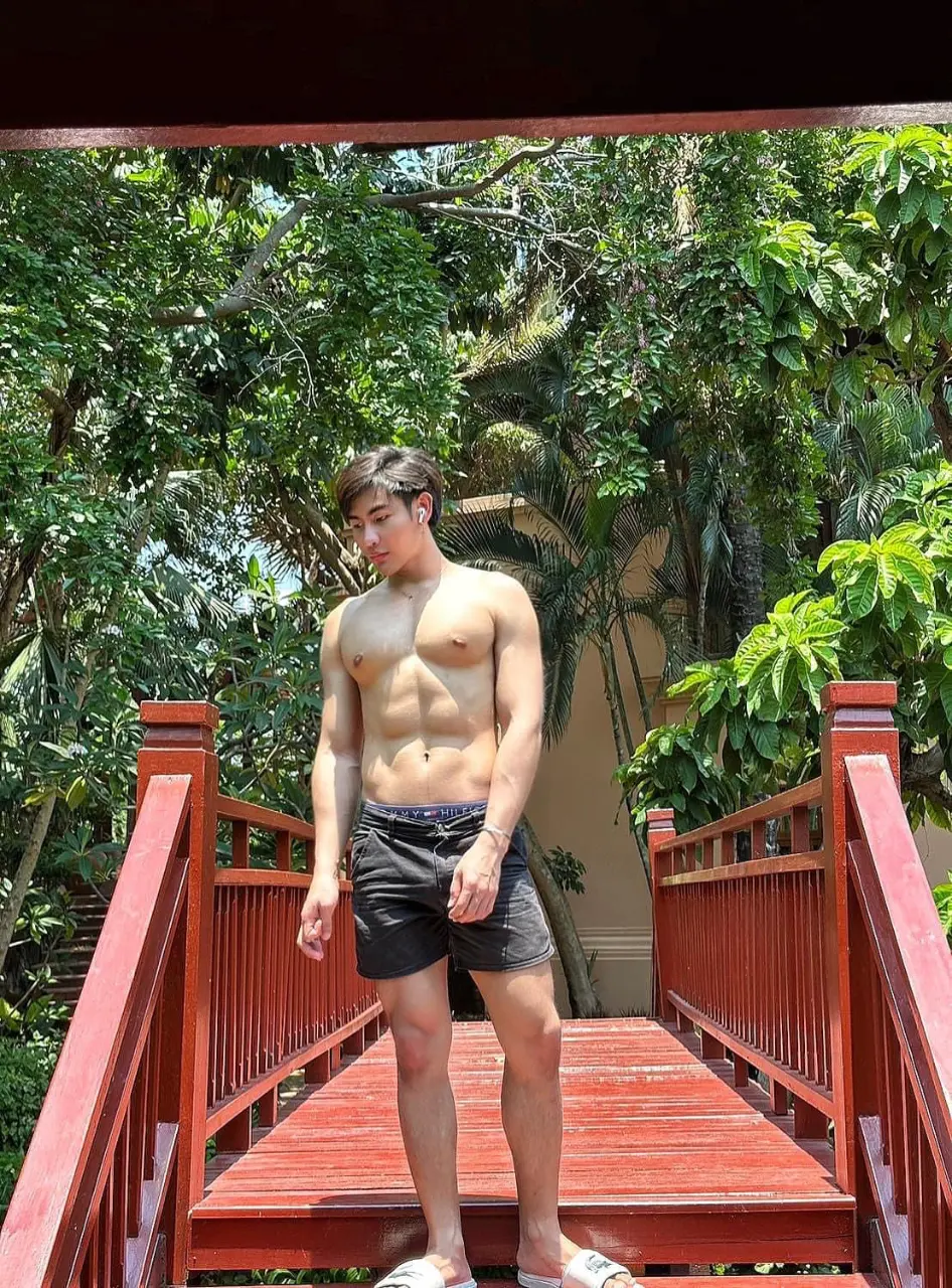 ผู้ชาย นมสวย {30}