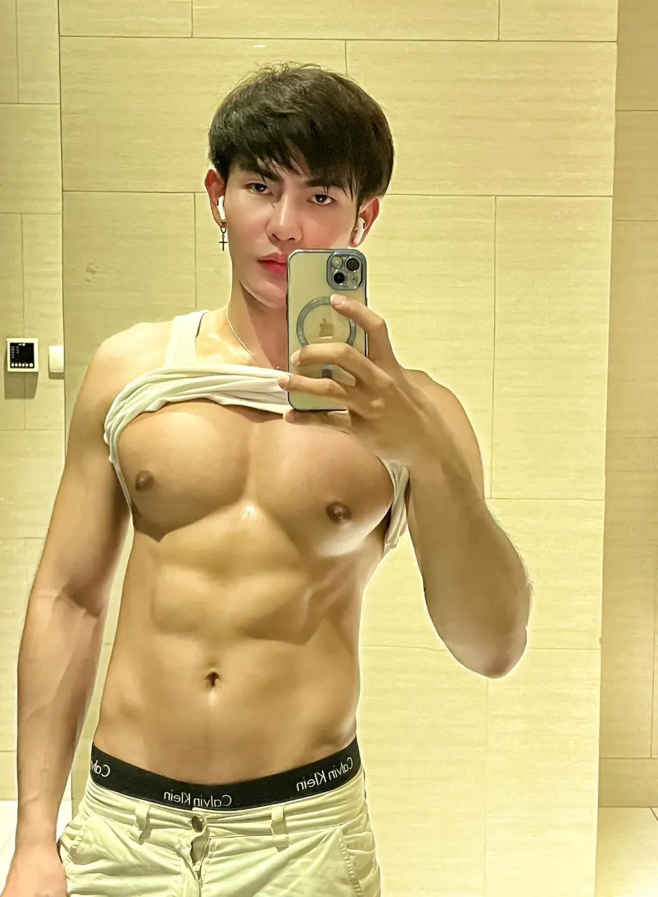 ผู้ชาย นมสวย {30}