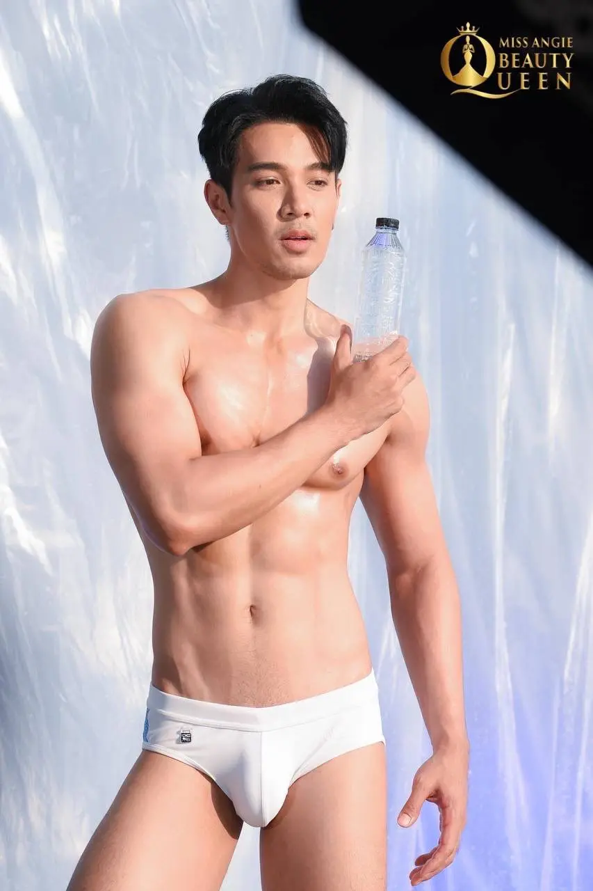 หนุ่มไทย ธ๊อป ณฐนน
