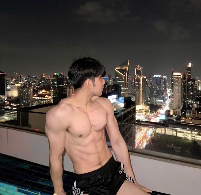 หล่อแห่งชาติไทย ขาวหล่องานดี