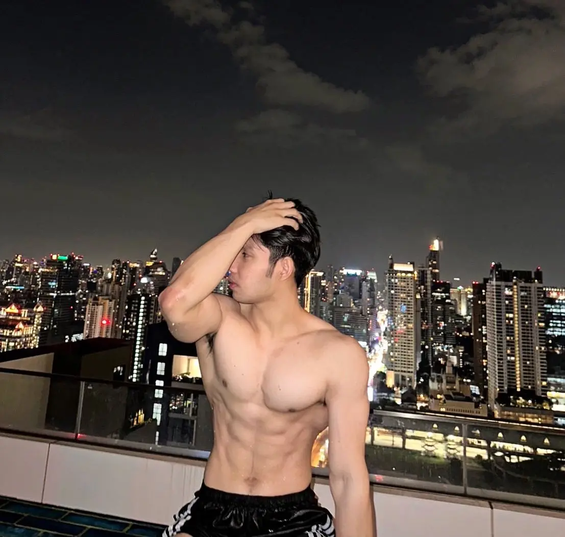 หล่อแห่งชาติไทย ขาวหล่องานดี