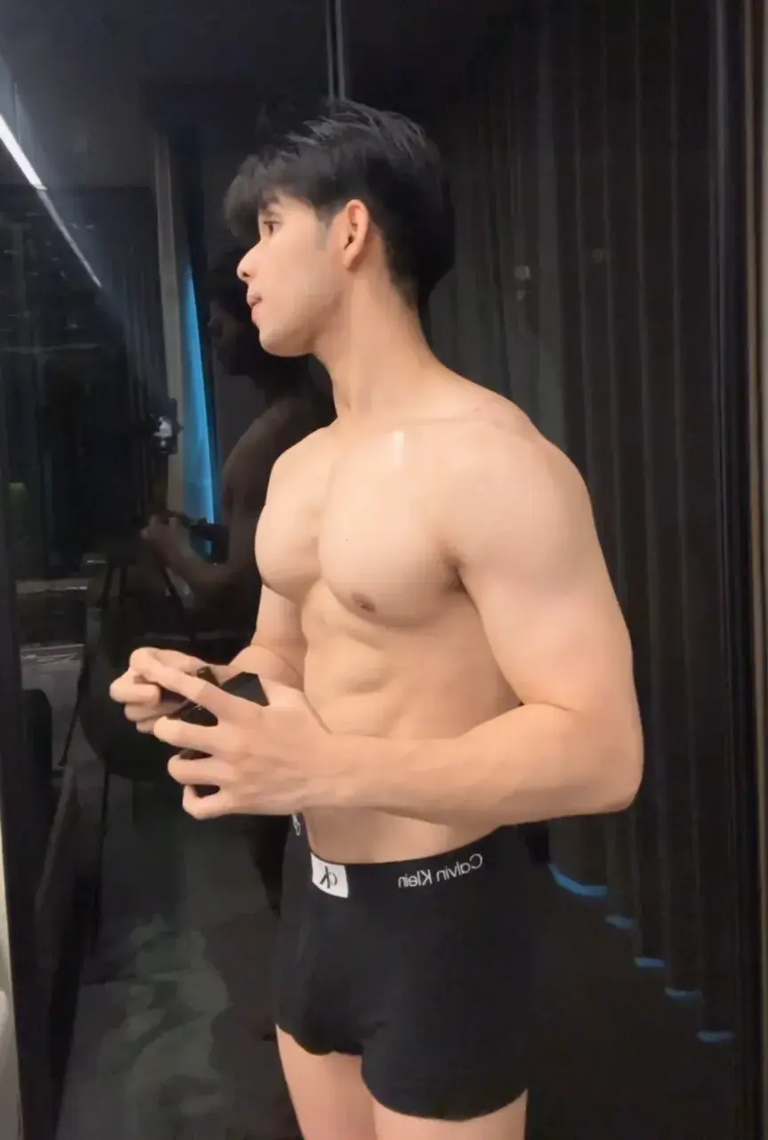 หล่อแห่งชาติไทย ขาวหล่องานดี