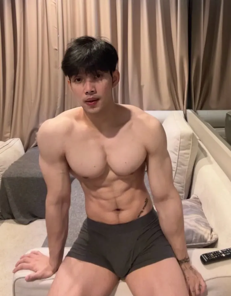 หล่อแห่งชาติไทย ขาวหล่องานดี