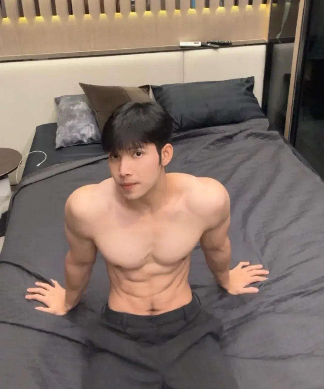 หล่อแห่งชาติไทย ขาวหล่องานดี