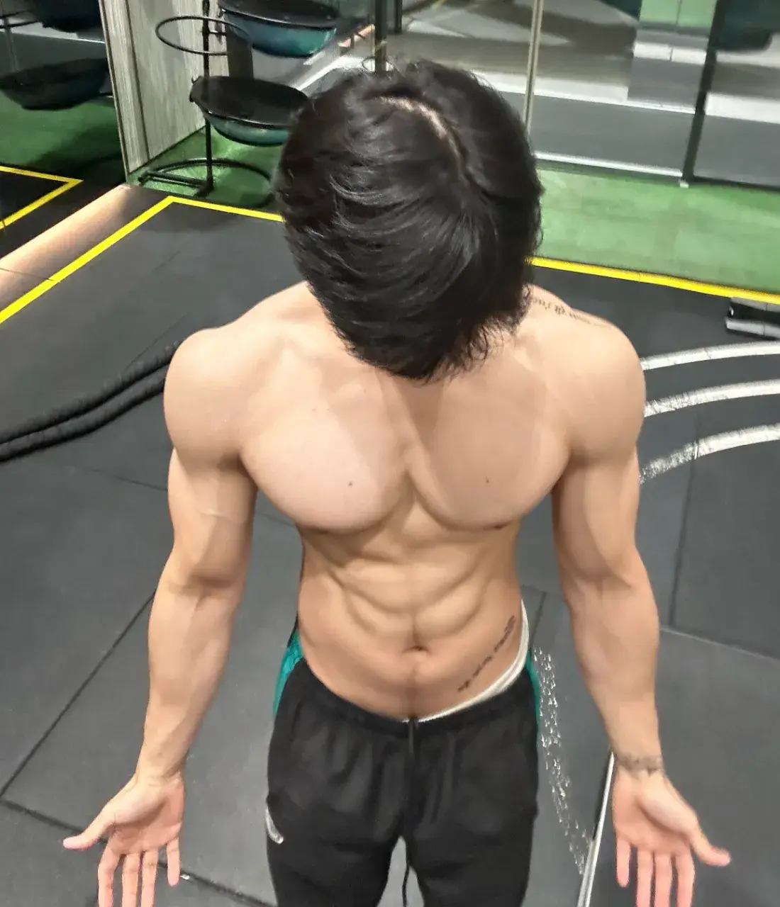 หล่อแห่งชาติไทย ขาวหล่องานดี