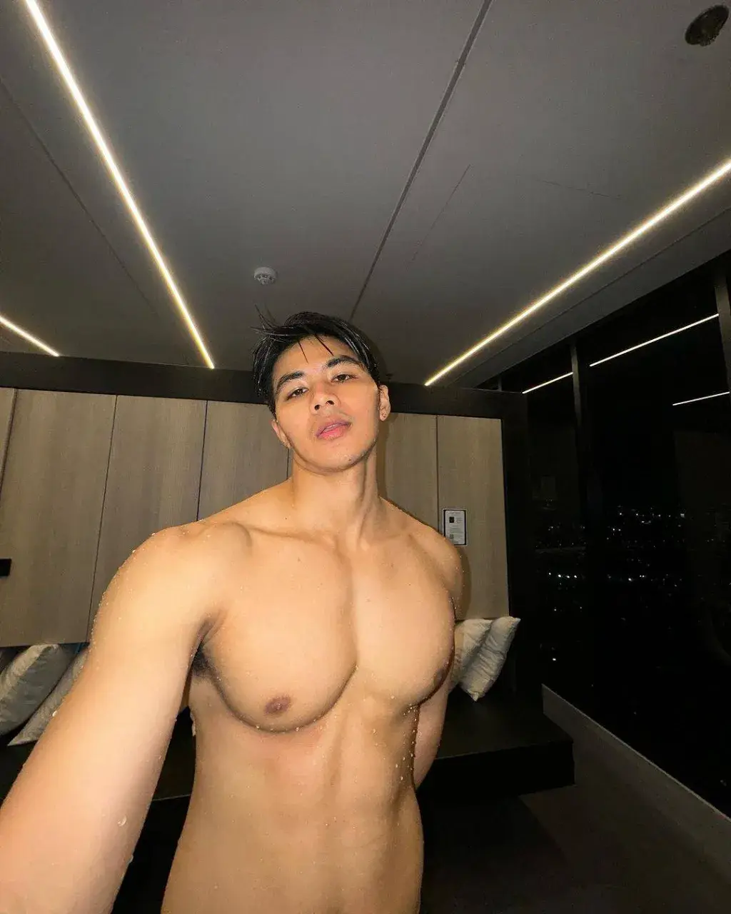 เลียให้ล้ม
