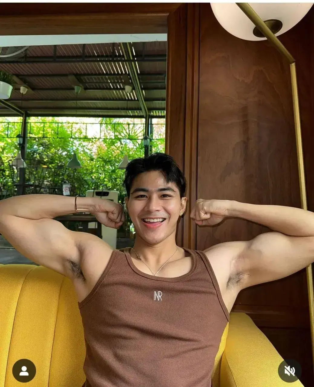 เลียให้ล้ม