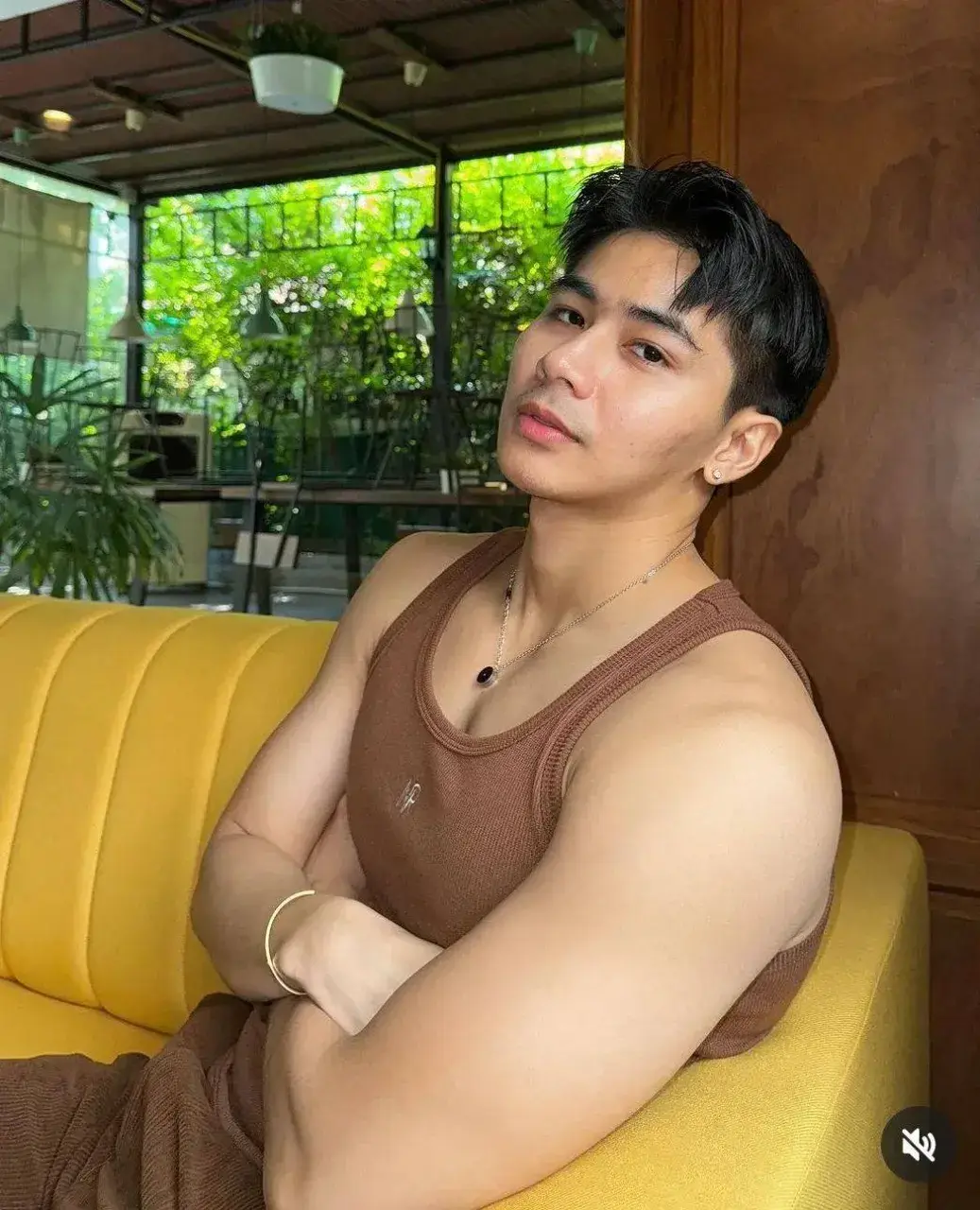 เลียให้ล้ม